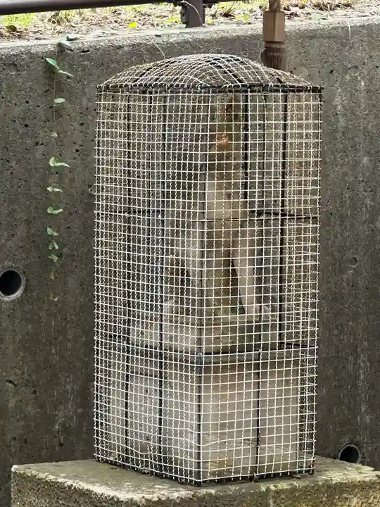 尾戈女稲荷神社の狛犬