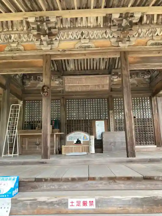 弥勒寺の本殿・本堂