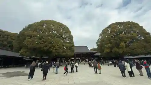 明治神宮の{uncategorized: "未分類", other: "その他", undefined: "問題あり", building: "その他建物", grave: "お墓", sacred_gate: "鳥居", guardian: "狛犬", statue: "像", buddha: "仏像", history: "歴史", nature: "自然", garden: "庭園", animal: "動物", pagoda: "塔", temizu: "手水舎", mountain_gate: "山門・神門", sanctuary: "本殿・本堂", subordinate: "末社・摂社", art: "芸術", scenery: "景色", jizo: "地蔵", ema: "絵馬", goshuin: "御朱印", omikuji: "おみくじ", items: "授与品その他", amulet: "お守り", goshuincho: "御朱印帳", eats: "食事", festival: "お祭り", votive_dance: "神楽", shichigosan: "七五三参", wedding: "結婚式", experience: "体験その他", initially: "初詣", around: "周辺", anti_infection: "感染症対策"}