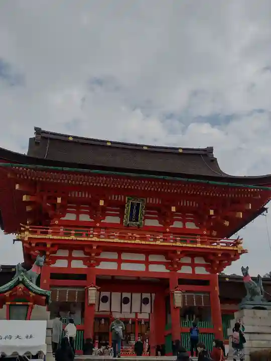 伏見稲荷大社の山門・神門