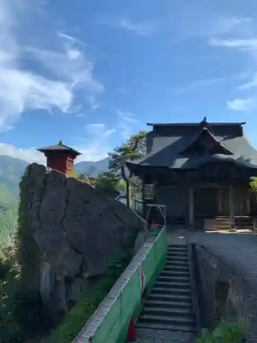 宝珠山 立石寺の本殿