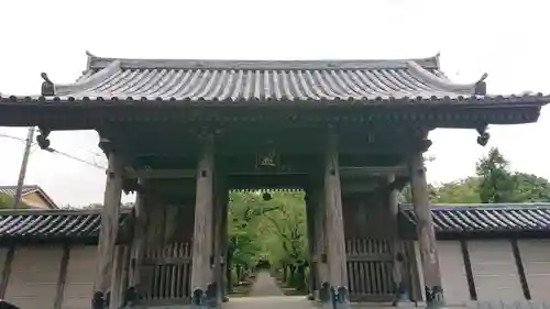 光長寺の山門