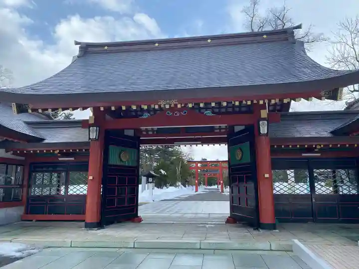 北海道護國神社の山門・神門