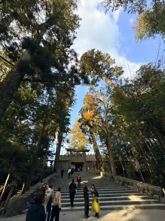 伊勢神宮内宮(皇大神宮)の{uncategorized: "未分類", other: "その他", undefined: "問題あり", building: "その他建物", grave: "お墓", sacred_gate: "鳥居", guardian: "狛犬", statue: "像", buddha: "仏像", history: "歴史", nature: "自然", garden: "庭園", animal: "動物", pagoda: "塔", temizu: "手水舎", mountain_gate: "山門・神門", sanctuary: "本殿・本堂", subordinate: "末社・摂社", art: "芸術", scenery: "景色", jizo: "地蔵", ema: "絵馬", goshuin: "御朱印", omikuji: "おみくじ", items: "授与品その他", amulet: "お守り", goshuincho: "御朱印帳", eats: "食事", festival: "お祭り", votive_dance: "神楽", shichigosan: "七五三参", wedding: "結婚式", experience: "体験その他", initially: "初詣", around: "周辺", anti_infection: "感染症対策"}
