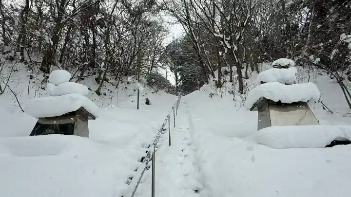 富川八幡宮の{uncategorized: "未分類", other: "その他", undefined: "問題あり", building: "その他建物", grave: "お墓", sacred_gate: "鳥居", guardian: "狛犬", statue: "像", buddha: "仏像", history: "歴史", nature: "自然", garden: "庭園", animal: "動物", pagoda: "塔", temizu: "手水舎", mountain_gate: "山門・神門", sanctuary: "本殿・本堂", subordinate: "末社・摂社", art: "芸術", scenery: "景色", jizo: "地蔵", ema: "絵馬", goshuin: "御朱印", omikuji: "おみくじ", items: "授与品その他", amulet: "お守り", goshuincho: "御朱印帳", eats: "食事", festival: "お祭り", votive_dance: "神楽", shichigosan: "七五三参", wedding: "結婚式", experience: "体験その他", initially: "初詣", around: "周辺", anti_infection: "感染症対策"}