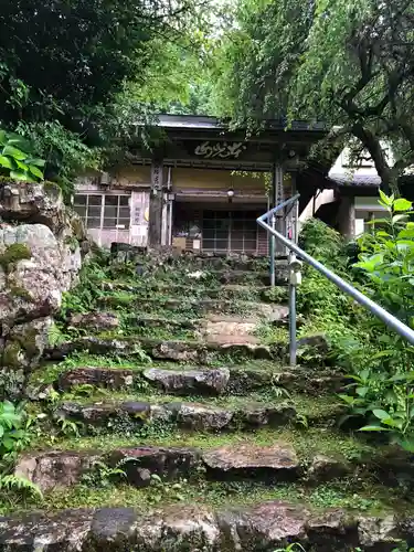 馬居寺の本殿