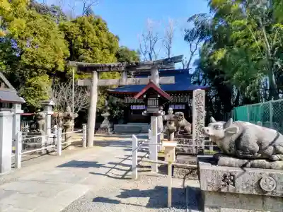 大鳥美波比神社（大鳥大社境内摂社）の{uncategorized: "未分類", other: "その他", undefined: "問題あり", building: "その他建物", grave: "お墓", sacred_gate: "鳥居", guardian: "狛犬", statue: "像", buddha: "仏像", history: "歴史", nature: "自然", garden: "庭園", animal: "動物", pagoda: "塔", temizu: "手水舎", mountain_gate: "山門・神門", sanctuary: "本殿・本堂", subordinate: "末社・摂社", art: "芸術", scenery: "景色", jizo: "地蔵", ema: "絵馬", goshuin: "御朱印", omikuji: "おみくじ", items: "授与品その他", amulet: "お守り", goshuincho: "御朱印帳", eats: "食事", festival: "お祭り", votive_dance: "神楽", shichigosan: "七五三参", wedding: "結婚式", experience: "体験その他", initially: "初詣", around: "周辺", anti_infection: "感染症対策"}