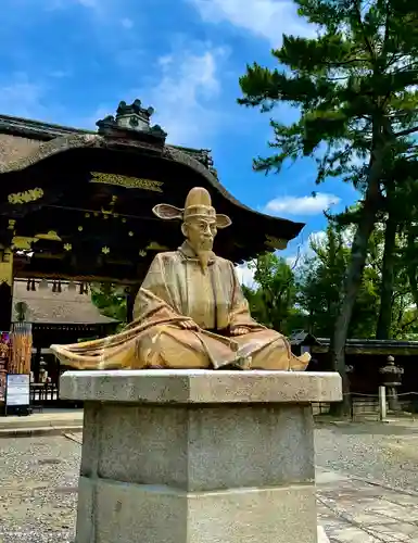 豊国神社の像