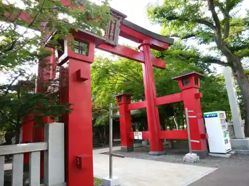 彌彦神社　(伊夜日子神社)の鳥居
