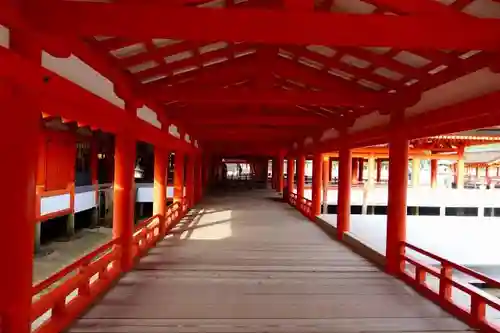 厳島神社の本殿