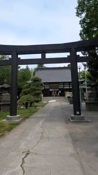 諏訪神社の{uncategorized: "未分類", other: "その他", undefined: "問題あり", building: "その他建物", grave: "お墓", sacred_gate: "鳥居", guardian: "狛犬", statue: "像", buddha: "仏像", history: "歴史", nature: "自然", garden: "庭園", animal: "動物", pagoda: "塔", temizu: "手水舎", mountain_gate: "山門・神門", sanctuary: "本殿・本堂", subordinate: "末社・摂社", art: "芸術", scenery: "景色", jizo: "地蔵", ema: "絵馬", goshuin: "御朱印", omikuji: "おみくじ", items: "授与品その他", amulet: "お守り", goshuincho: "御朱印帳", eats: "食事", festival: "お祭り", votive_dance: "神楽", shichigosan: "七五三参", wedding: "結婚式", experience: "体験その他", initially: "初詣", around: "周辺", anti_infection: "感染症対策"}