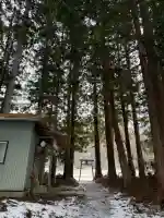 熊野神社の{uncategorized: "未分類", other: "その他", undefined: "問題あり", building: "その他建物", grave: "お墓", sacred_gate: "鳥居", guardian: "狛犬", statue: "像", buddha: "仏像", history: "歴史", nature: "自然", garden: "庭園", animal: "動物", pagoda: "塔", temizu: "手水舎", mountain_gate: "山門・神門", sanctuary: "本殿・本堂", subordinate: "末社・摂社", art: "芸術", scenery: "景色", jizo: "地蔵", ema: "絵馬", goshuin: "御朱印", omikuji: "おみくじ", items: "授与品その他", amulet: "お守り", goshuincho: "御朱印帳", eats: "食事", festival: "お祭り", votive_dance: "神楽", shichigosan: "七五三参", wedding: "結婚式", experience: "体験その他", initially: "初詣", around: "周辺", anti_infection: "感染症対策"}