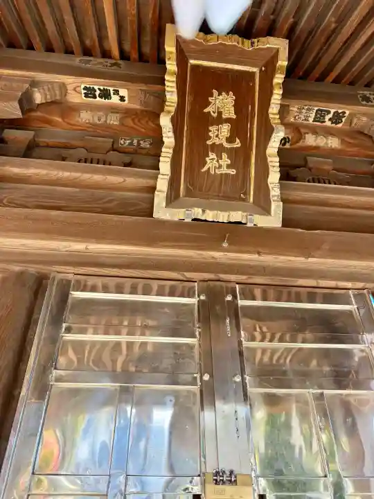 大島八幡神社の{uncategorized: "未分類", other: "その他", undefined: "問題あり", building: "その他建物", grave: "お墓", sacred_gate: "鳥居", guardian: "狛犬", statue: "像", buddha: "仏像", history: "歴史", nature: "自然", garden: "庭園", animal: "動物", pagoda: "塔", temizu: "手水舎", mountain_gate: "山門・神門", sanctuary: "本殿・本堂", subordinate: "末社・摂社", art: "芸術", scenery: "景色", jizo: "地蔵", ema: "絵馬", goshuin: "御朱印", omikuji: "おみくじ", items: "授与品その他", amulet: "お守り", goshuincho: "御朱印帳", eats: "食事", festival: "お祭り", votive_dance: "神楽", shichigosan: "七五三参", wedding: "結婚式", experience: "体験その他", initially: "初詣", around: "周辺", anti_infection: "感染症対策"}