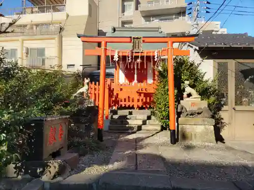 仲町稲荷神社の鳥居