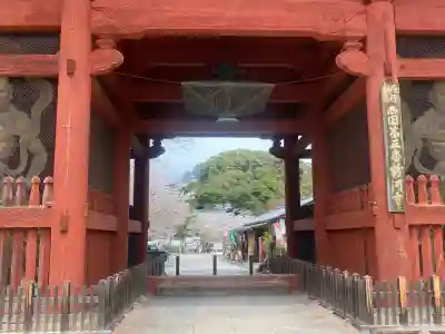 粉河寺の{uncategorized: "未分類", other: "その他", undefined: "問題あり", building: "その他建物", grave: "お墓", sacred_gate: "鳥居", guardian: "狛犬", statue: "像", buddha: "仏像", history: "歴史", nature: "自然", garden: "庭園", animal: "動物", pagoda: "塔", temizu: "手水舎", mountain_gate: "山門・神門", sanctuary: "本殿・本堂", subordinate: "末社・摂社", art: "芸術", scenery: "景色", jizo: "地蔵", ema: "絵馬", goshuin: "御朱印", omikuji: "おみくじ", items: "授与品その他", amulet: "お守り", goshuincho: "御朱印帳", eats: "食事", festival: "お祭り", votive_dance: "神楽", shichigosan: "七五三参", wedding: "結婚式", experience: "体験その他", initially: "初詣", around: "周辺", anti_infection: "感染症対策"}