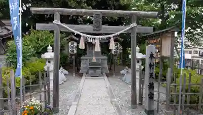 本村天満宮の{uncategorized: "未分類", other: "その他", undefined: "問題あり", building: "その他建物", grave: "お墓", sacred_gate: "鳥居", guardian: "狛犬", statue: "像", buddha: "仏像", history: "歴史", nature: "自然", garden: "庭園", animal: "動物", pagoda: "塔", temizu: "手水舎", mountain_gate: "山門・神門", sanctuary: "本殿・本堂", subordinate: "末社・摂社", art: "芸術", scenery: "景色", jizo: "地蔵", ema: "絵馬", goshuin: "御朱印", omikuji: "おみくじ", items: "授与品その他", amulet: "お守り", goshuincho: "御朱印帳", eats: "食事", festival: "お祭り", votive_dance: "神楽", shichigosan: "七五三参", wedding: "結婚式", experience: "体験その他", initially: "初詣", around: "周辺", anti_infection: "感染症対策"}