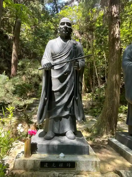 三瀧寺の{uncategorized: "未分類", other: "その他", undefined: "問題あり", building: "その他建物", grave: "お墓", sacred_gate: "鳥居", guardian: "狛犬", statue: "像", buddha: "仏像", history: "歴史", nature: "自然", garden: "庭園", animal: "動物", pagoda: "塔", temizu: "手水舎", mountain_gate: "山門・神門", sanctuary: "本殿・本堂", subordinate: "末社・摂社", art: "芸術", scenery: "景色", jizo: "地蔵", ema: "絵馬", goshuin: "御朱印", omikuji: "おみくじ", items: "授与品その他", amulet: "お守り", goshuincho: "御朱印帳", eats: "食事", festival: "お祭り", votive_dance: "神楽", shichigosan: "七五三参", wedding: "結婚式", experience: "体験その他", initially: "初詣", around: "周辺", anti_infection: "感染症対策"}