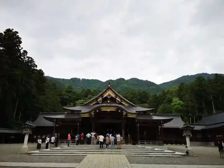 彌彦神社の本殿・本堂