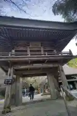 川見薬師寺の山門