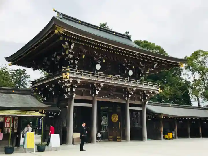 寒川神社の山門・神門