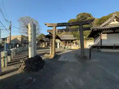 本町稲荷神社の{uncategorized: "未分類", other: "その他", undefined: "問題あり", building: "その他建物", grave: "お墓", sacred_gate: "鳥居", guardian: "狛犬", statue: "像", buddha: "仏像", history: "歴史", nature: "自然", garden: "庭園", animal: "動物", pagoda: "塔", temizu: "手水舎", mountain_gate: "山門・神門", sanctuary: "本殿・本堂", subordinate: "末社・摂社", art: "芸術", scenery: "景色", jizo: "地蔵", ema: "絵馬", goshuin: "御朱印", omikuji: "おみくじ", items: "授与品その他", amulet: "お守り", goshuincho: "御朱印帳", eats: "食事", festival: "お祭り", votive_dance: "神楽", shichigosan: "七五三参", wedding: "結婚式", experience: "体験その他", initially: "初詣", around: "周辺", anti_infection: "感染症対策"}