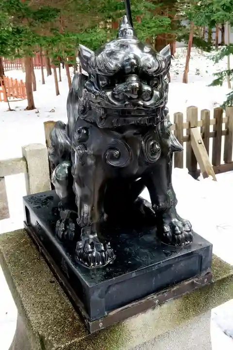 北海道神宮の狛犬