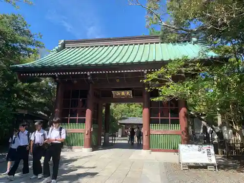 高徳院の山門・神門