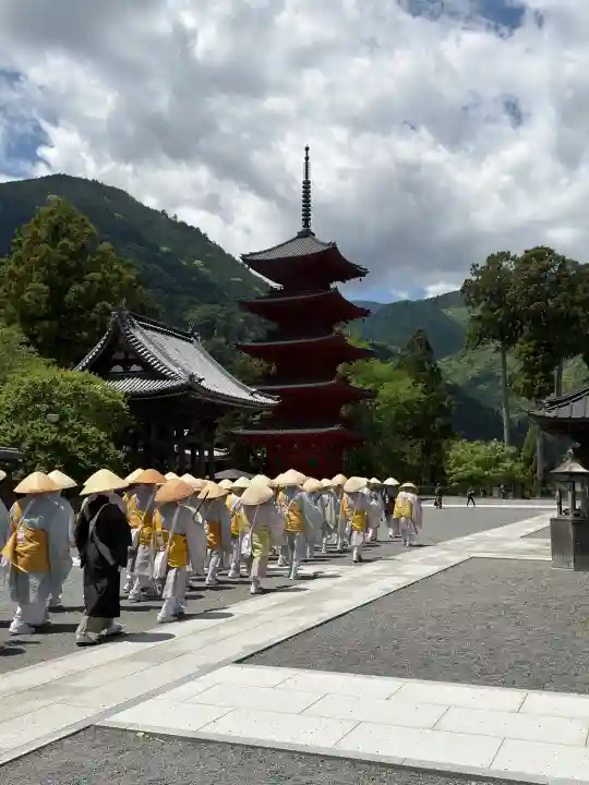 久遠寺の{uncategorized: "未分類", other: "その他", undefined: "問題あり", building: "その他建物", grave: "お墓", sacred_gate: "鳥居", guardian: "狛犬", statue: "像", buddha: "仏像", history: "歴史", nature: "自然", garden: "庭園", animal: "動物", pagoda: "塔", temizu: "手水舎", mountain_gate: "山門・神門", sanctuary: "本殿・本堂", subordinate: "末社・摂社", art: "芸術", scenery: "景色", jizo: "地蔵", ema: "絵馬", goshuin: "御朱印", omikuji: "おみくじ", items: "授与品その他", amulet: "お守り", goshuincho: "御朱印帳", eats: "食事", festival: "お祭り", votive_dance: "神楽", shichigosan: "七五三参", wedding: "結婚式", experience: "体験その他", initially: "初詣", around: "周辺", anti_infection: "感染症対策"}