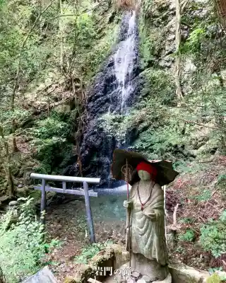 岩門の滝神社(岐阜県)