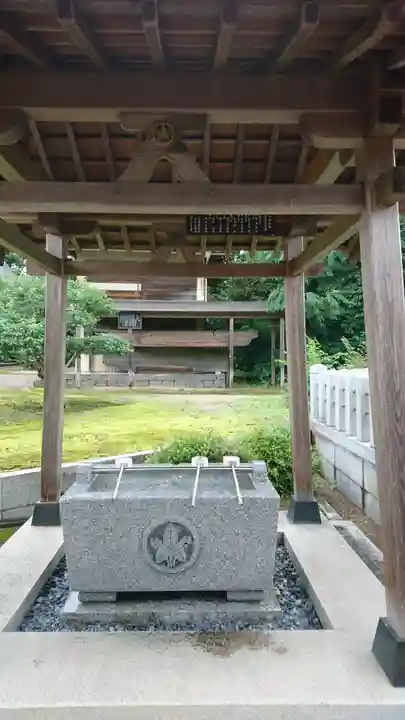 女代神社の手水舎
