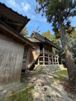 六所神社の{uncategorized: "未分類", other: "その他", undefined: "問題あり", building: "その他建物", grave: "お墓", sacred_gate: "鳥居", guardian: "狛犬", statue: "像", buddha: "仏像", history: "歴史", nature: "自然", garden: "庭園", animal: "動物", pagoda: "塔", temizu: "手水舎", mountain_gate: "山門・神門", sanctuary: "本殿・本堂", subordinate: "末社・摂社", art: "芸術", scenery: "景色", jizo: "地蔵", ema: "絵馬", goshuin: "御朱印", omikuji: "おみくじ", items: "授与品その他", amulet: "お守り", goshuincho: "御朱印帳", eats: "食事", festival: "お祭り", votive_dance: "神楽", shichigosan: "七五三参", wedding: "結婚式", experience: "体験その他", initially: "初詣", around: "周辺", anti_infection: "感染症対策"}