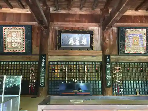 宝珠山 立石寺の本殿・本堂