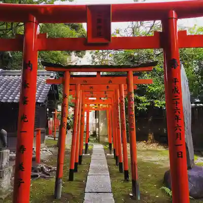 三囲神社の鳥居