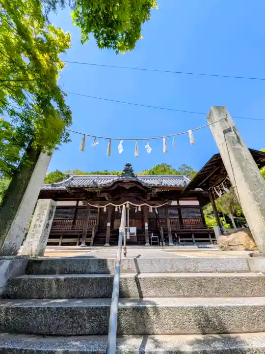 鴨神社の{uncategorized: "未分類", other: "その他", undefined: "問題あり", building: "その他建物", grave: "お墓", sacred_gate: "鳥居", guardian: "狛犬", statue: "像", buddha: "仏像", history: "歴史", nature: "自然", garden: "庭園", animal: "動物", pagoda: "塔", temizu: "手水舎", mountain_gate: "山門・神門", sanctuary: "本殿・本堂", subordinate: "末社・摂社", art: "芸術", scenery: "景色", jizo: "地蔵", ema: "絵馬", goshuin: "御朱印", omikuji: "おみくじ", items: "授与品その他", amulet: "お守り", goshuincho: "御朱印帳", eats: "食事", festival: "お祭り", votive_dance: "神楽", shichigosan: "七五三参", wedding: "結婚式", experience: "体験その他", initially: "初詣", around: "周辺", anti_infection: "感染症対策"}