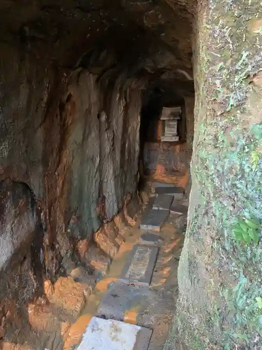 穴澤天神社の末社・摂社