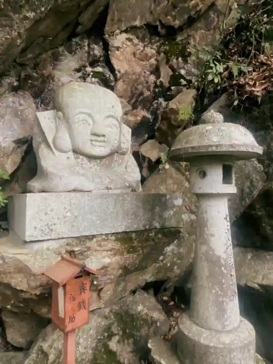 阿賀神社の{uncategorized: "未分類", other: "その他", undefined: "問題あり", building: "その他建物", grave: "お墓", sacred_gate: "鳥居", guardian: "狛犬", statue: "像", buddha: "仏像", history: "歴史", nature: "自然", garden: "庭園", animal: "動物", pagoda: "塔", temizu: "手水舎", mountain_gate: "山門・神門", sanctuary: "本殿・本堂", subordinate: "末社・摂社", art: "芸術", scenery: "景色", jizo: "地蔵", ema: "絵馬", goshuin: "御朱印", omikuji: "おみくじ", items: "授与品その他", amulet: "お守り", goshuincho: "御朱印帳", eats: "食事", festival: "お祭り", votive_dance: "神楽", shichigosan: "七五三参", wedding: "結婚式", experience: "体験その他", initially: "初詣", around: "周辺", anti_infection: "感染症対策"}