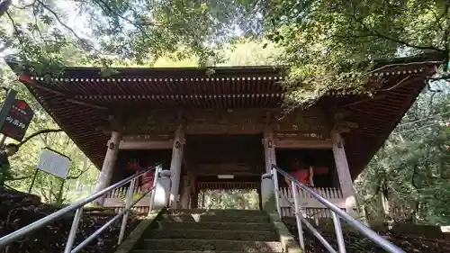 宝城坊の山門・神門