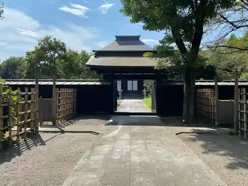 満徳寺の山門