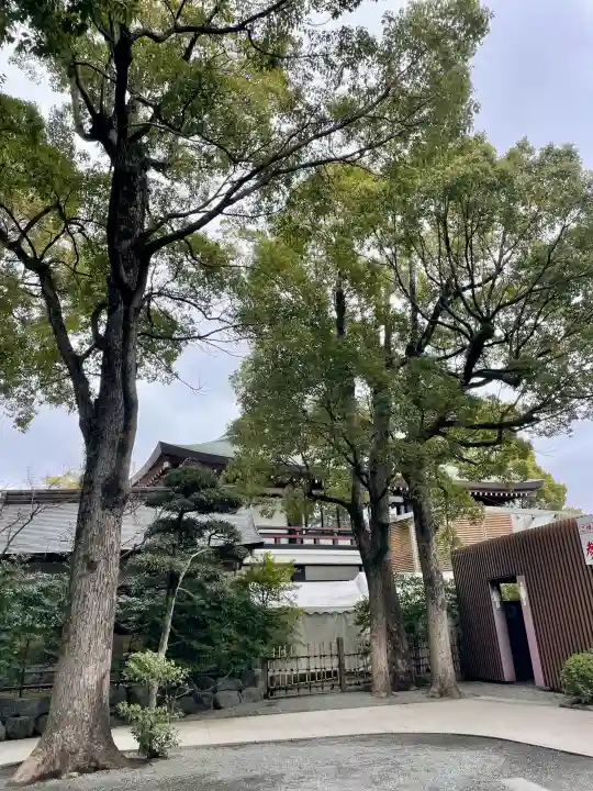 寒川神社の{uncategorized: "未分類", other: "その他", undefined: "問題あり", building: "その他建物", grave: "お墓", sacred_gate: "鳥居", guardian: "狛犬", statue: "像", buddha: "仏像", history: "歴史", nature: "自然", garden: "庭園", animal: "動物", pagoda: "塔", temizu: "手水舎", mountain_gate: "山門・神門", sanctuary: "本殿・本堂", subordinate: "末社・摂社", art: "芸術", scenery: "景色", jizo: "地蔵", ema: "絵馬", goshuin: "御朱印", omikuji: "おみくじ", items: "授与品その他", amulet: "お守り", goshuincho: "御朱印帳", eats: "食事", festival: "お祭り", votive_dance: "神楽", shichigosan: "七五三参", wedding: "結婚式", experience: "体験その他", initially: "初詣", around: "周辺", anti_infection: "感染症対策"}