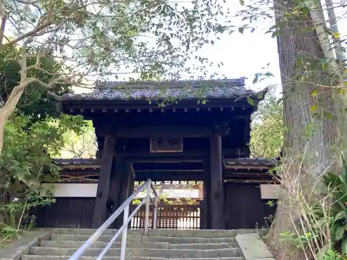 円覚寺の{uncategorized: "未分類", other: "その他", undefined: "問題あり", building: "その他建物", grave: "お墓", sacred_gate: "鳥居", guardian: "狛犬", statue: "像", buddha: "仏像", history: "歴史", nature: "自然", garden: "庭園", animal: "動物", pagoda: "塔", temizu: "手水舎", mountain_gate: "山門・神門", sanctuary: "本殿・本堂", subordinate: "末社・摂社", art: "芸術", scenery: "景色", jizo: "地蔵", ema: "絵馬", goshuin: "御朱印", omikuji: "おみくじ", items: "授与品その他", amulet: "お守り", goshuincho: "御朱印帳", eats: "食事", festival: "お祭り", votive_dance: "神楽", shichigosan: "七五三参", wedding: "結婚式", experience: "体験その他", initially: "初詣", around: "周辺", anti_infection: "感染症対策"}