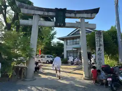 衣手神社の{uncategorized: "未分類", other: "その他", undefined: "問題あり", building: "その他建物", grave: "お墓", sacred_gate: "鳥居", guardian: "狛犬", statue: "像", buddha: "仏像", history: "歴史", nature: "自然", garden: "庭園", animal: "動物", pagoda: "塔", temizu: "手水舎", mountain_gate: "山門・神門", sanctuary: "本殿・本堂", subordinate: "末社・摂社", art: "芸術", scenery: "景色", jizo: "地蔵", ema: "絵馬", goshuin: "御朱印", omikuji: "おみくじ", items: "授与品その他", amulet: "お守り", goshuincho: "御朱印帳", eats: "食事", festival: "お祭り", votive_dance: "神楽", shichigosan: "七五三参", wedding: "結婚式", experience: "体験その他", initially: "初詣", around: "周辺", anti_infection: "感染症対策"}