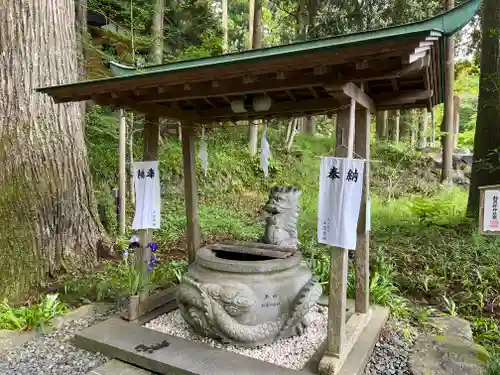 須山浅間神社の手水舎