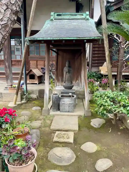 信行寺の{uncategorized: "未分類", other: "その他", undefined: "問題あり", building: "その他建物", grave: "お墓", sacred_gate: "鳥居", guardian: "狛犬", statue: "像", buddha: "仏像", history: "歴史", nature: "自然", garden: "庭園", animal: "動物", pagoda: "塔", temizu: "手水舎", mountain_gate: "山門・神門", sanctuary: "本殿・本堂", subordinate: "末社・摂社", art: "芸術", scenery: "景色", jizo: "地蔵", ema: "絵馬", goshuin: "御朱印", omikuji: "おみくじ", items: "授与品その他", amulet: "お守り", goshuincho: "御朱印帳", eats: "食事", festival: "お祭り", votive_dance: "神楽", shichigosan: "七五三参", wedding: "結婚式", experience: "体験その他", initially: "初詣", around: "周辺", anti_infection: "感染症対策"}