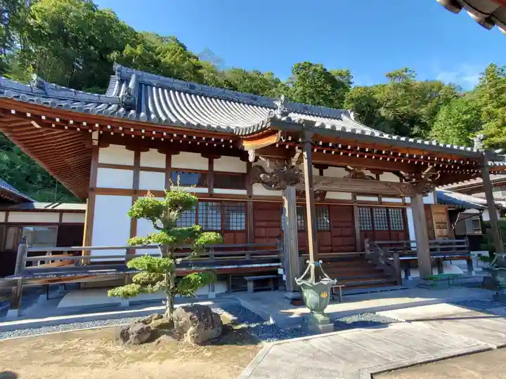 西林寺の本殿・本堂