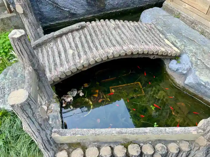 下落合弁財天の{uncategorized: "未分類", other: "その他", undefined: "問題あり", building: "その他建物", grave: "お墓", sacred_gate: "鳥居", guardian: "狛犬", statue: "像", buddha: "仏像", history: "歴史", nature: "自然", garden: "庭園", animal: "動物", pagoda: "塔", temizu: "手水舎", mountain_gate: "山門・神門", sanctuary: "本殿・本堂", subordinate: "末社・摂社", art: "芸術", scenery: "景色", jizo: "地蔵", ema: "絵馬", goshuin: "御朱印", omikuji: "おみくじ", items: "授与品その他", amulet: "お守り", goshuincho: "御朱印帳", eats: "食事", festival: "お祭り", votive_dance: "神楽", shichigosan: "七五三参", wedding: "結婚式", experience: "体験その他", initially: "初詣", around: "周辺", anti_infection: "感染症対策"}