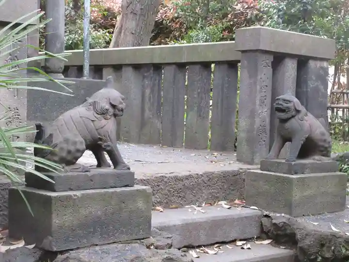 吾嬬神社の狛犬
