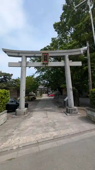 諏訪神社の{uncategorized: "未分類", other: "その他", undefined: "問題あり", building: "その他建物", grave: "お墓", sacred_gate: "鳥居", guardian: "狛犬", statue: "像", buddha: "仏像", history: "歴史", nature: "自然", garden: "庭園", animal: "動物", pagoda: "塔", temizu: "手水舎", mountain_gate: "山門・神門", sanctuary: "本殿・本堂", subordinate: "末社・摂社", art: "芸術", scenery: "景色", jizo: "地蔵", ema: "絵馬", goshuin: "御朱印", omikuji: "おみくじ", items: "授与品その他", amulet: "お守り", goshuincho: "御朱印帳", eats: "食事", festival: "お祭り", votive_dance: "神楽", shichigosan: "七五三参", wedding: "結婚式", experience: "体験その他", initially: "初詣", around: "周辺", anti_infection: "感染症対策"}