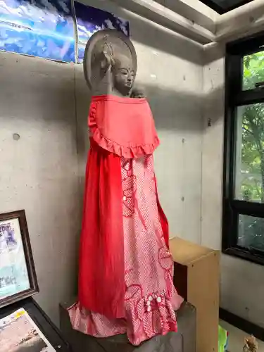 成子子育地蔵尊の{uncategorized: "未分類", other: "その他", undefined: "問題あり", building: "その他建物", grave: "お墓", sacred_gate: "鳥居", guardian: "狛犬", statue: "像", buddha: "仏像", history: "歴史", nature: "自然", garden: "庭園", animal: "動物", pagoda: "塔", temizu: "手水舎", mountain_gate: "山門・神門", sanctuary: "本殿・本堂", subordinate: "末社・摂社", art: "芸術", scenery: "景色", jizo: "地蔵", ema: "絵馬", goshuin: "御朱印", omikuji: "おみくじ", items: "授与品その他", amulet: "お守り", goshuincho: "御朱印帳", eats: "食事", festival: "お祭り", votive_dance: "神楽", shichigosan: "七五三参", wedding: "結婚式", experience: "体験その他", initially: "初詣", around: "周辺", anti_infection: "感染症対策"}