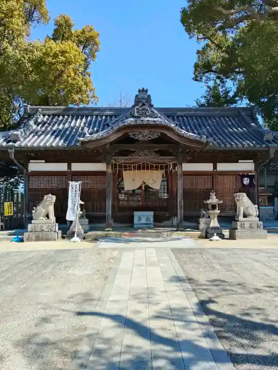 踞尾八幡神社の{uncategorized: "未分類", other: "その他", undefined: "問題あり", building: "その他建物", grave: "お墓", sacred_gate: "鳥居", guardian: "狛犬", statue: "像", buddha: "仏像", history: "歴史", nature: "自然", garden: "庭園", animal: "動物", pagoda: "塔", temizu: "手水舎", mountain_gate: "山門・神門", sanctuary: "本殿・本堂", subordinate: "末社・摂社", art: "芸術", scenery: "景色", jizo: "地蔵", ema: "絵馬", goshuin: "御朱印", omikuji: "おみくじ", items: "授与品その他", amulet: "お守り", goshuincho: "御朱印帳", eats: "食事", festival: "お祭り", votive_dance: "神楽", shichigosan: "七五三参", wedding: "結婚式", experience: "体験その他", initially: "初詣", around: "周辺", anti_infection: "感染症対策"}