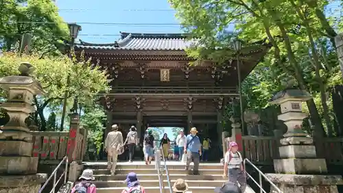 高尾山薬王院の山門・神門